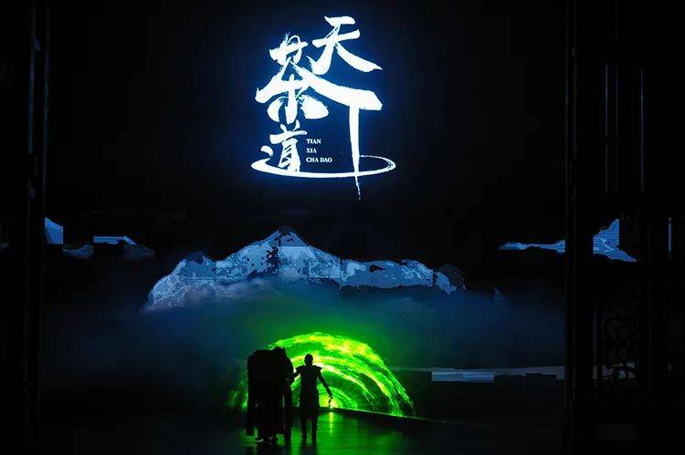 福建省政协原副主席、海峡两岸茶业交流协会会长林钟乐莅临理想华莱调研