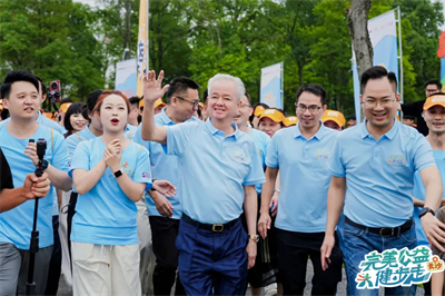 跨越十城 完美“健步走”火爆背后的公益责任