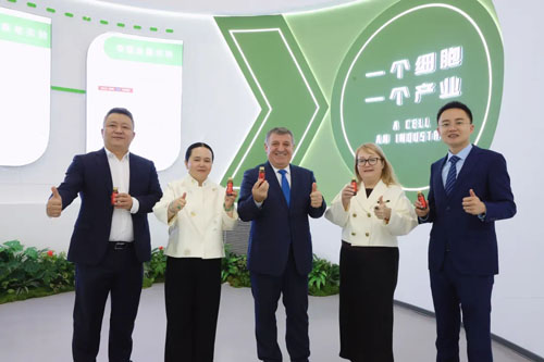 阿尔巴尼亚、摩尔多瓦外交官莅临参观安然